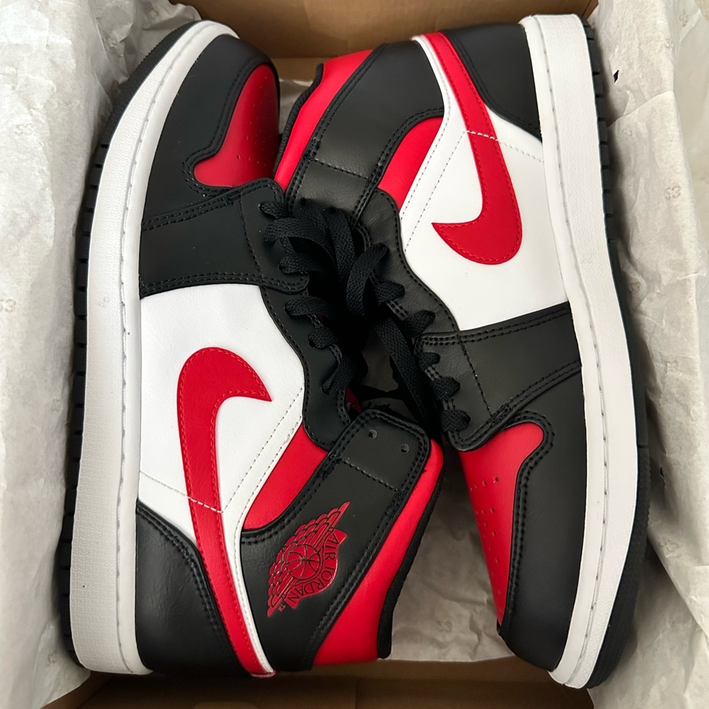 Nike Air Jordan Mid 1  Men's Shoes